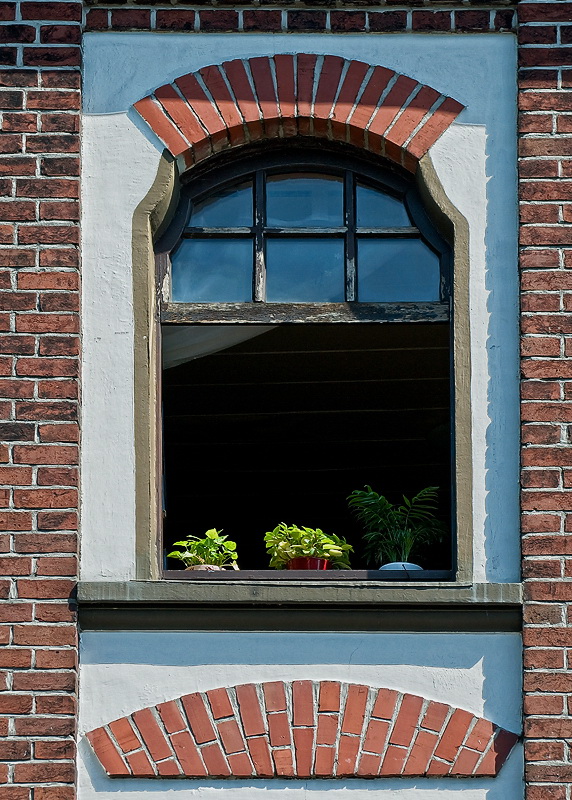 Fenster Geldern Straßenmaler D35_9964 als Smart-Objekt-1 Kopie.jpg - Schöne alte  Klinker Fassaden zieren die Häuser 
